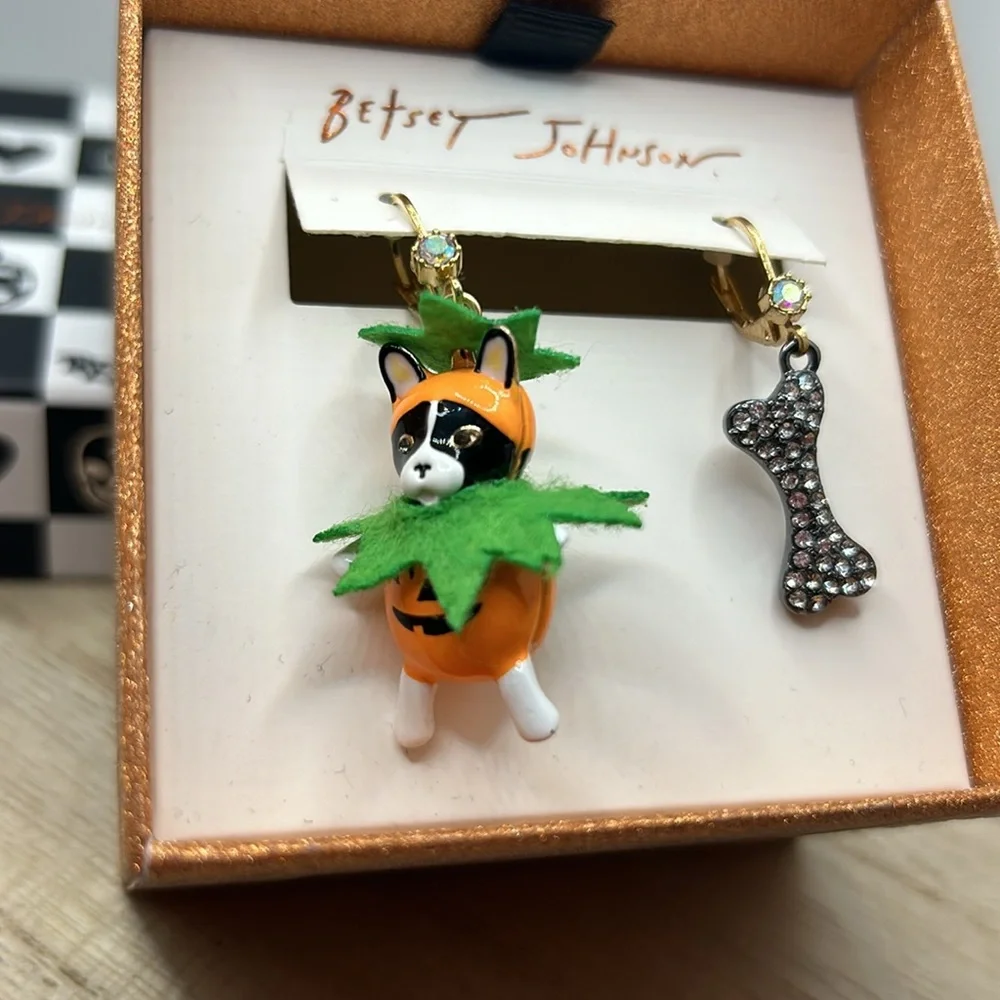 Betsey Johnson Halloween Puppy in Pumpkin Dog Bone Mismatched Earrings Box